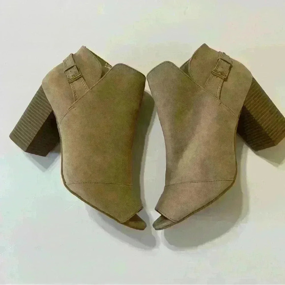 APT 9 Bootie Clocktan Peep Toe High Heel Womens Ankle Boot Size 10 Zip Taupe - Picture 3 of 13